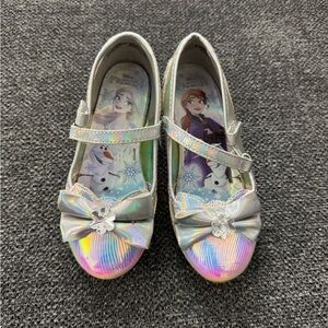 Frozen heel shoes size 10c